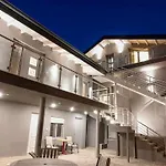 Ξενοδοχείο με διαμερίσματα Lena Thassos 3*