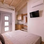 Ξενοδοχείο με διαμερίσματα Lena Thassos