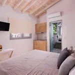 Lena Thassos 아파트호텔